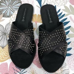 NWT 🏷 Black Slides